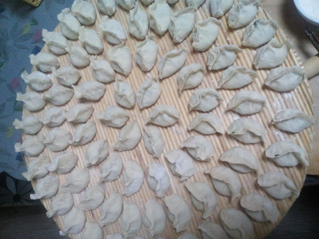 猪肉卷心菜饺子步骤9
