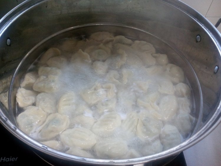 猪肉卷心菜饺子步骤10