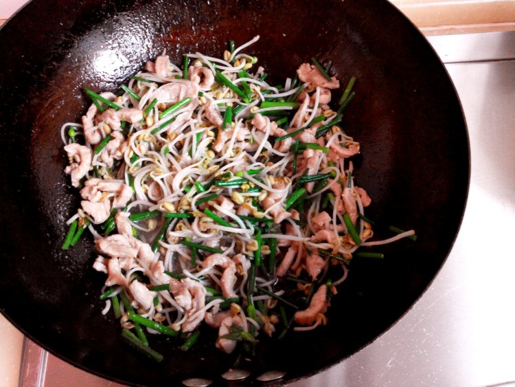 肉炒豆芽步骤7