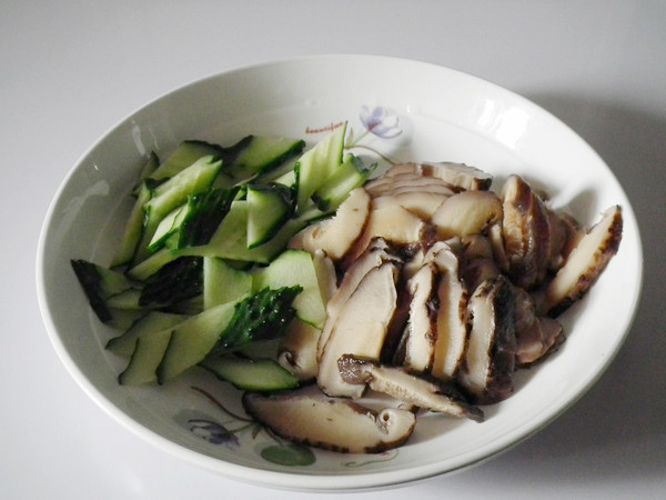 椎茸炒肉片步骤2