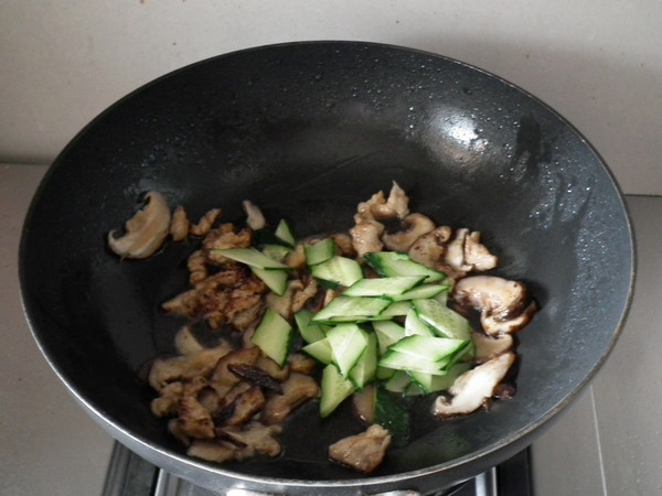 椎茸炒肉片步骤9