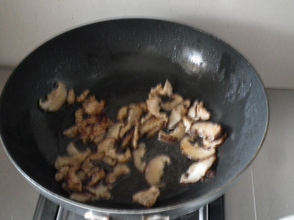 椎茸炒肉片步骤8