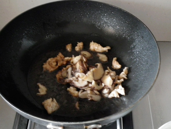 椎茸炒肉片步骤7