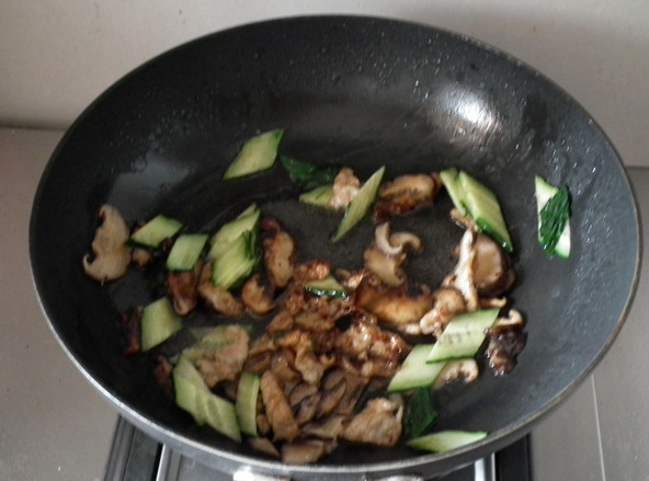 椎茸炒肉片步骤10
