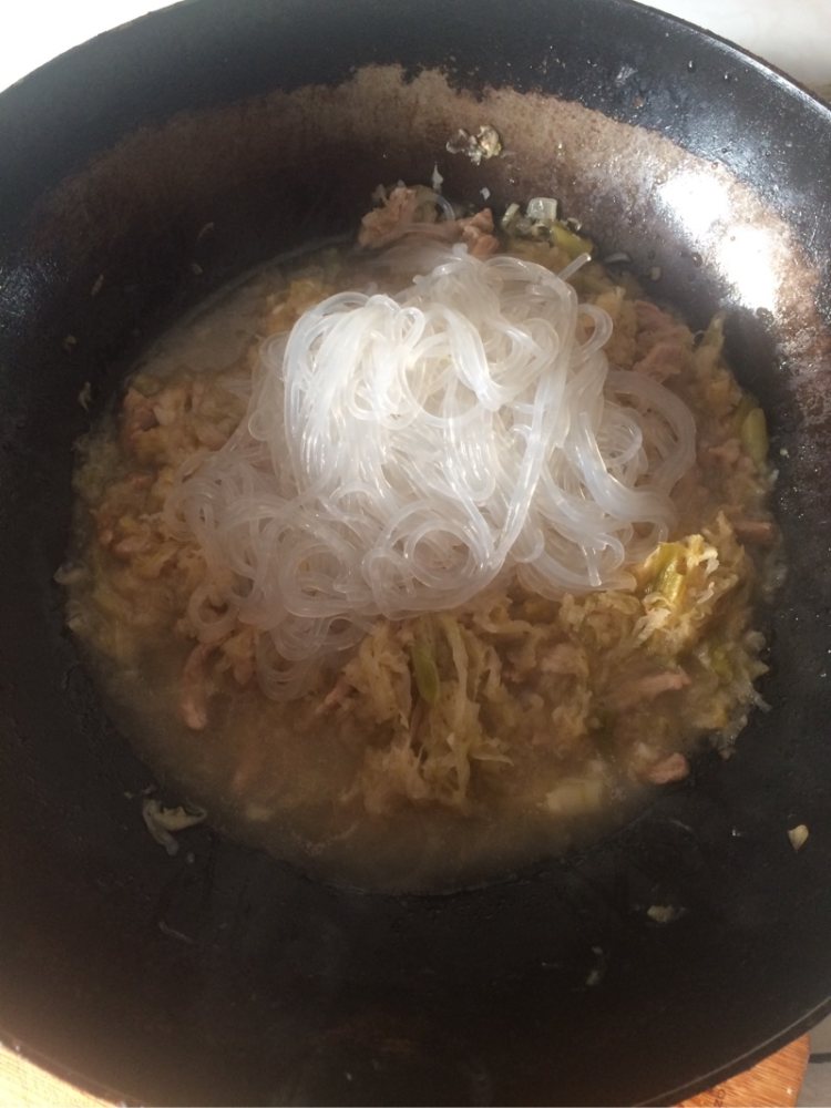 酸菜炖粉条步骤8