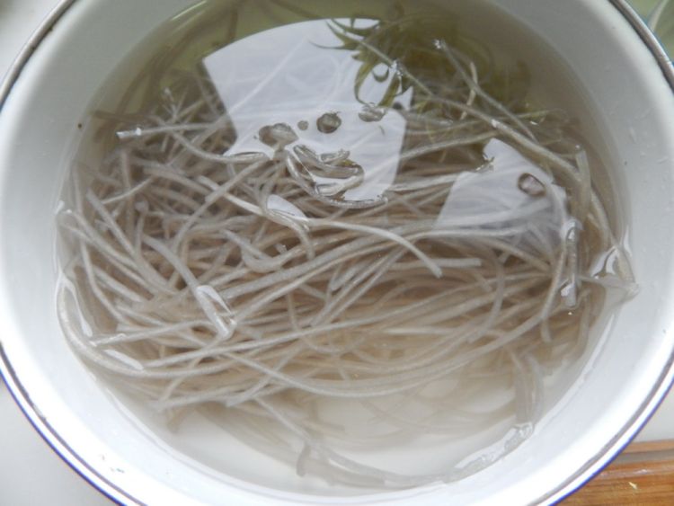 砂锅肉末茄子煲步骤1