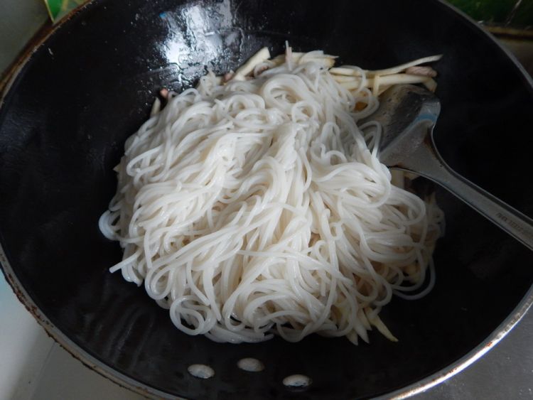 茭白肉丝炒米粉步骤10