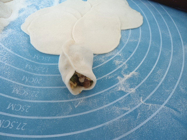 猪肉鸡蛋菠菜馅水饺步骤8