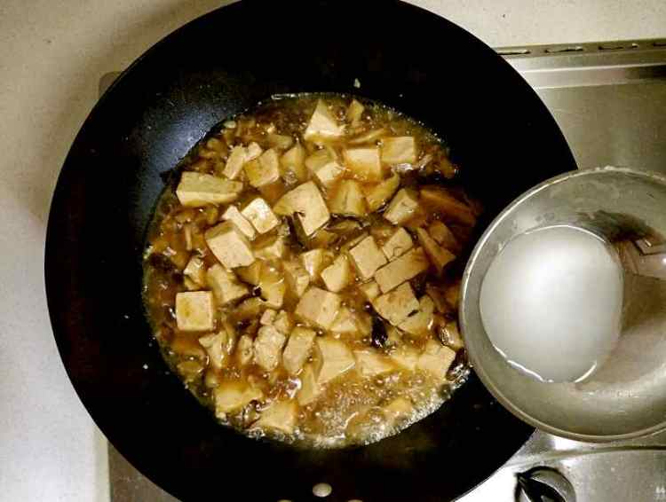 香菇肉末炖豆腐步骤9