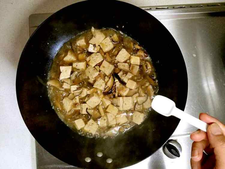 香菇肉末炖豆腐步骤10