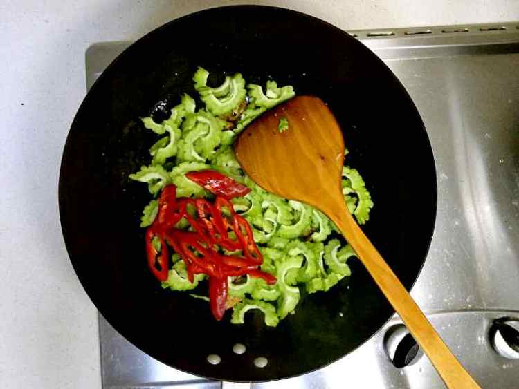 苦瓜炒肉片#新鲜从这步骤5