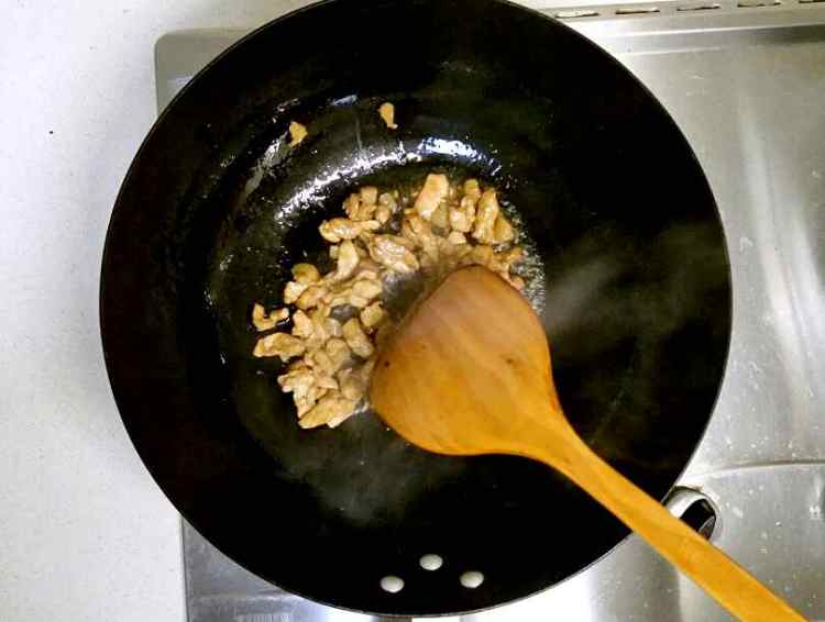 苦瓜炒肉片#新鲜从这步骤3