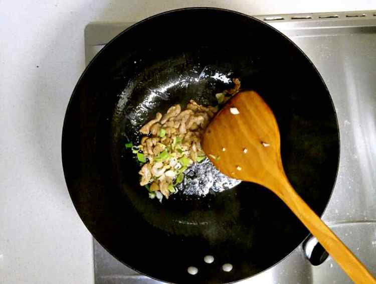 苦瓜炒肉片#新鲜从这步骤4