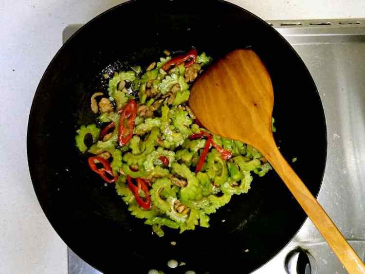 苦瓜炒肉片#新鲜从这步骤6