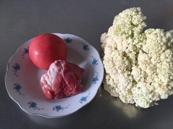 番茄菜花炒肉片#新鲜步骤1