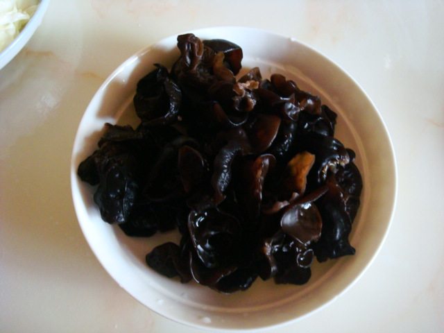 肉片炒木耳圆白菜＃新步骤3