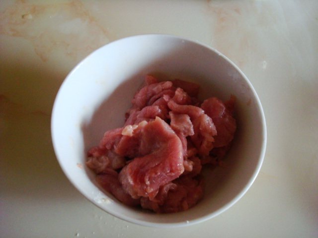 肉片炒木耳圆白菜＃新步骤1