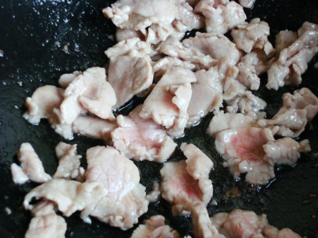 肉片炒木耳圆白菜＃新步骤4