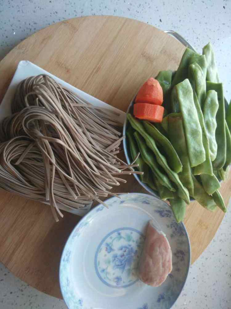 荞麦豆角面步骤1