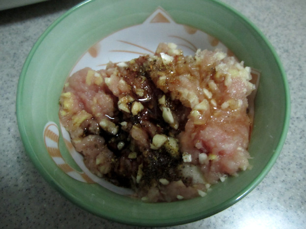 圆白菜肉沫烫面馅饼#步骤1