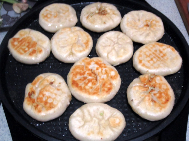 圆白菜肉沫烫面馅饼#步骤11