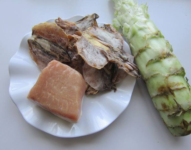 墨鱼干炖莴笋步骤1