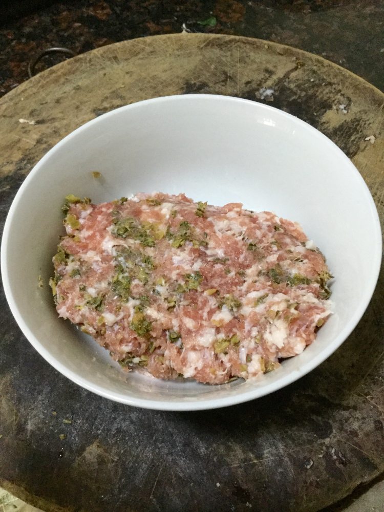 蒸梅菜肉饼步骤2