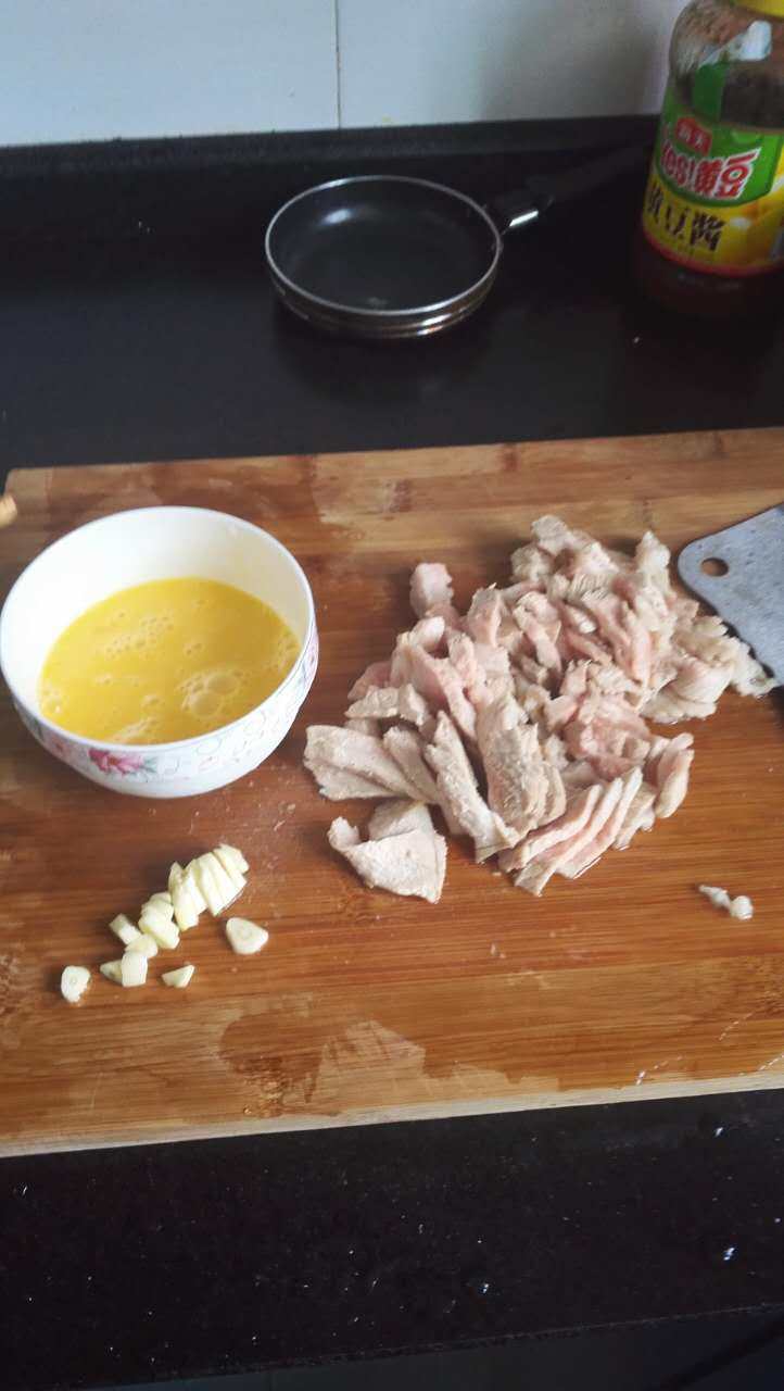 鸡蛋炒肉片步骤1