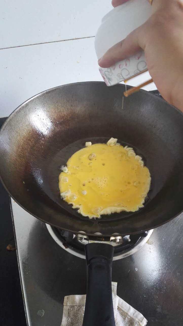 鸡蛋炒肉片步骤4