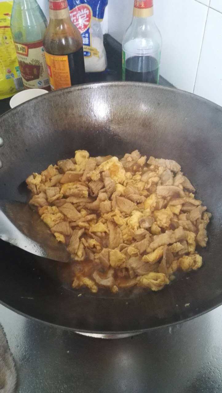 鸡蛋炒肉片步骤7