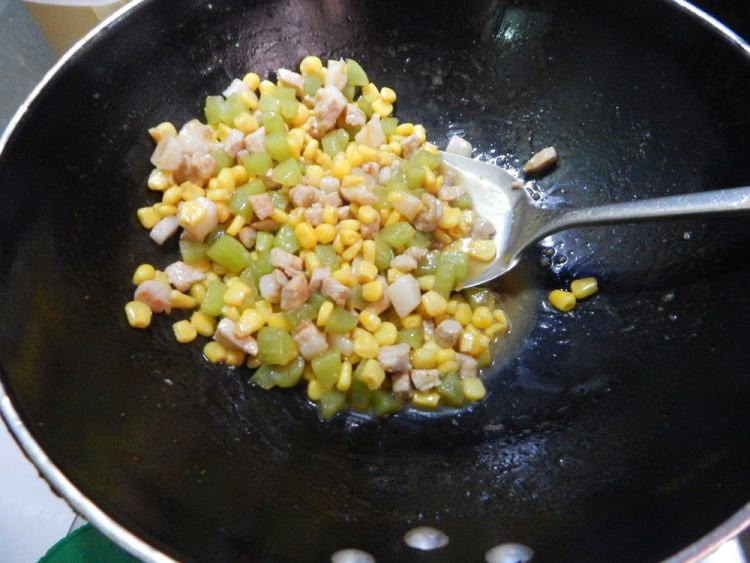 玉米粒炒肉步骤15