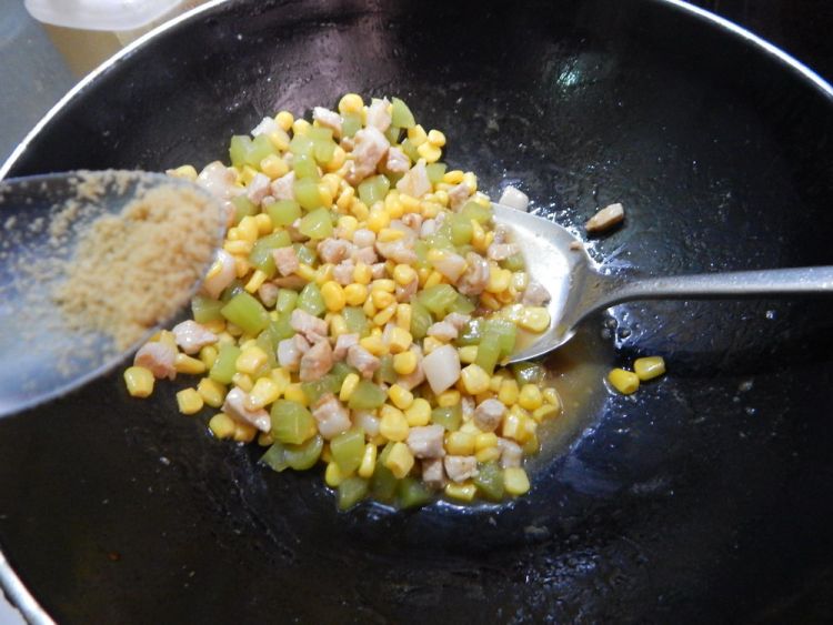 玉米粒炒肉步骤16