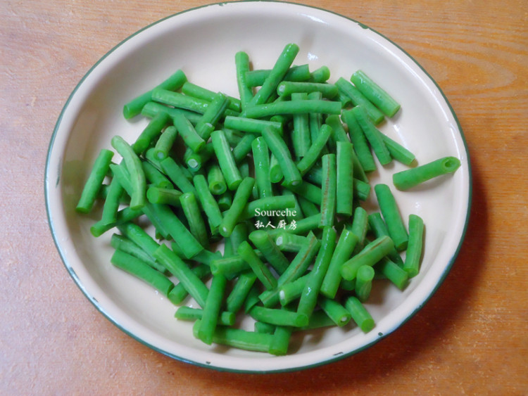 豆角炒肉片步骤4