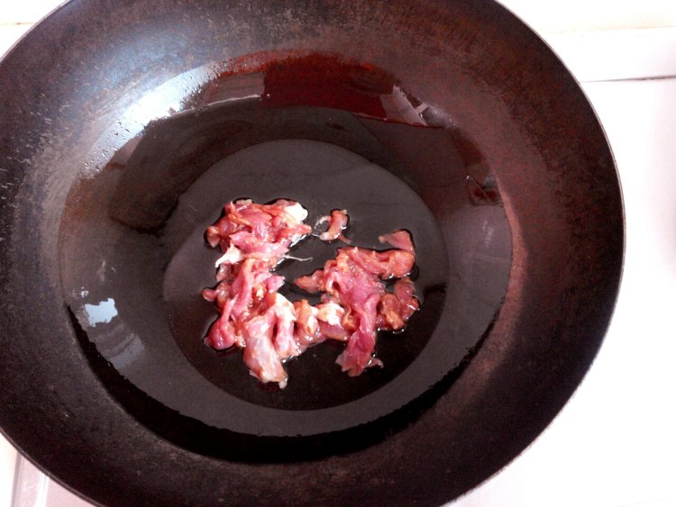 荷兰豆木耳炒肉步骤2