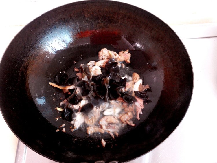 荷兰豆木耳炒肉步骤4