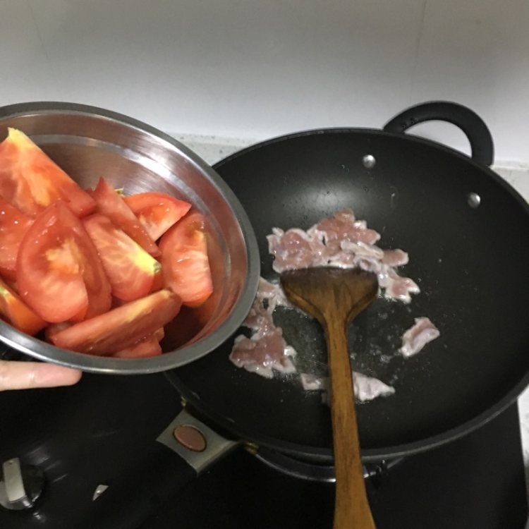 番茄豌豆炒肉片步骤5