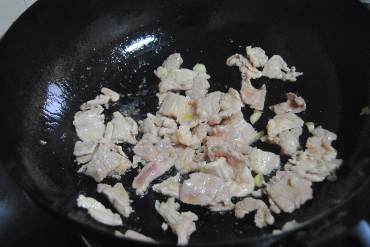 豆腐泡炒肉片步骤4