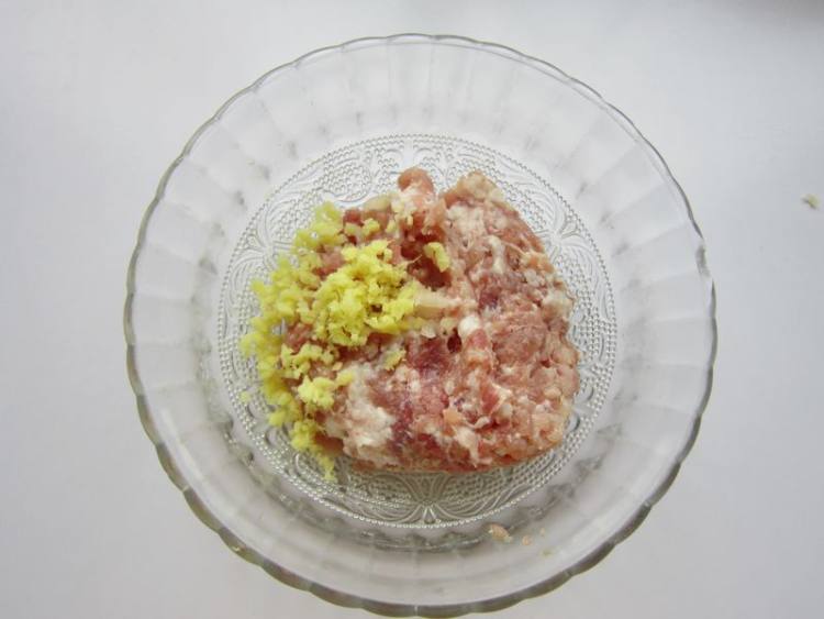 酸菜肉末煎饺步骤3