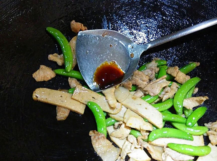 肉糕瘦肉炒甜豆步骤7