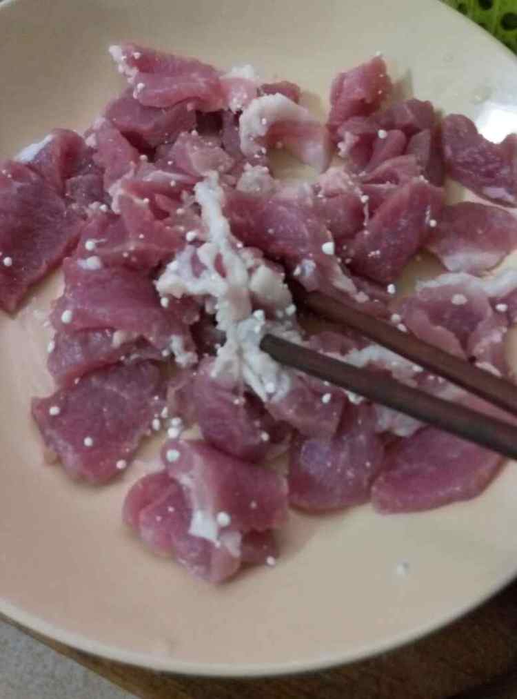 青红椒炒猪肉步骤4