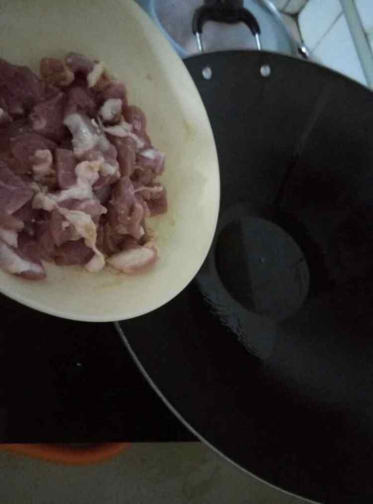 青红椒炒猪肉步骤8