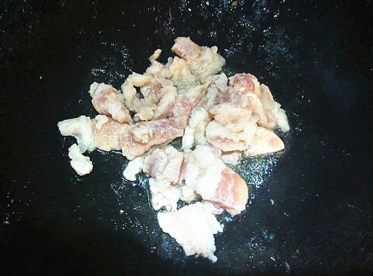 香芹木耳炒肉糕步骤3