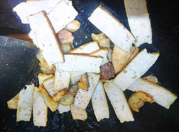 香芹木耳炒肉糕步骤4