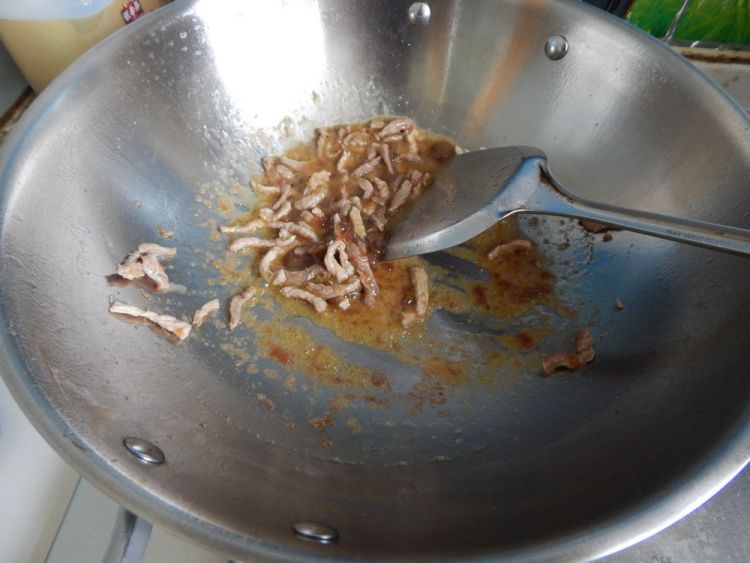 芹菜炒米线步骤9