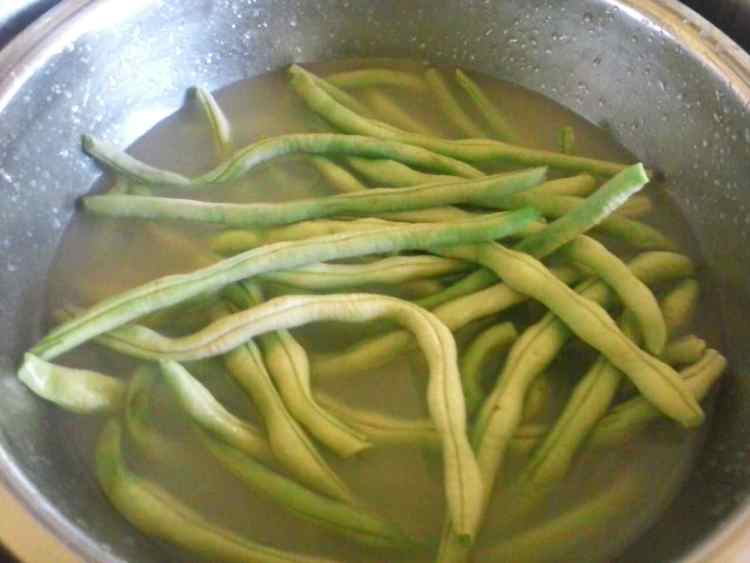 肉沫煸豆角步骤1