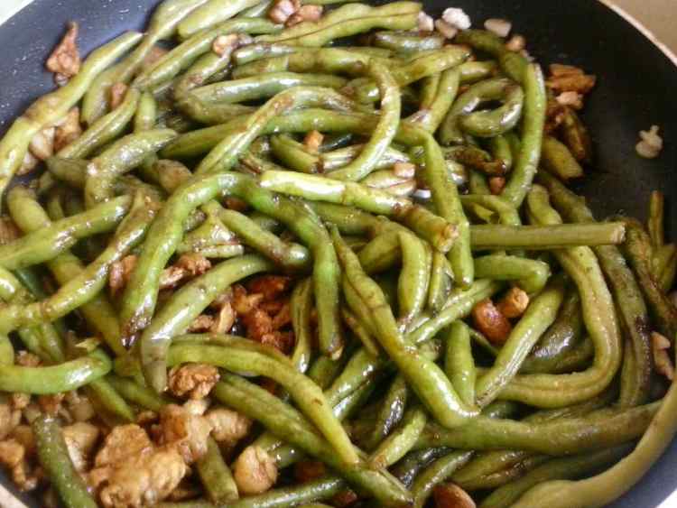 肉沫煸豆角步骤7