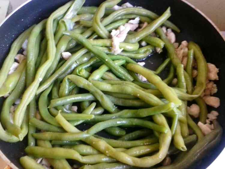 肉沫煸豆角步骤5