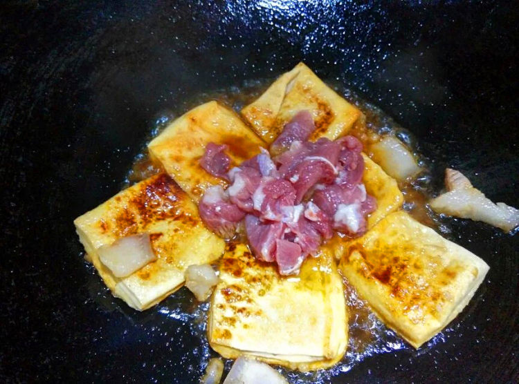 里脊肉焖茂名豆腐步骤6