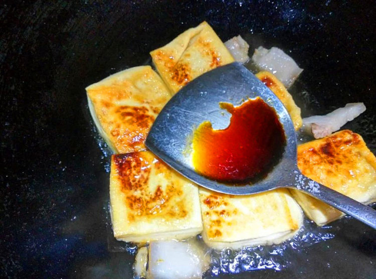 里脊肉焖茂名豆腐步骤5