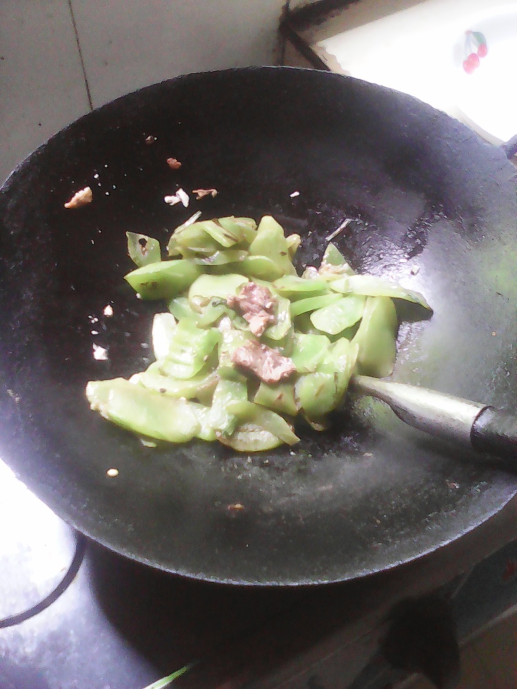 辣椒肉炒莴笋步骤7